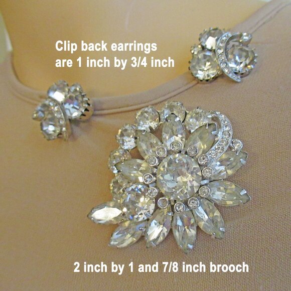 Eisenberg Ice clear rhinestone 2 x 1 and 7/8 brooch & clip back earrings, 1950's - Picture 3 of 14